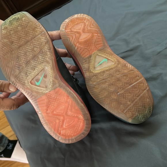 Nike - Picture 3 of 4